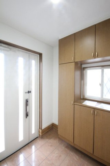 【玄関】 | 早稲田中古戸建 | シューズボックスあります