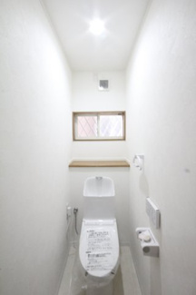 【トイレ】 | 早稲田中古戸建 | 1階と2階にトイレがあり、ウォッシュレット完備