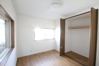 【洋室】 | 早稲田中古戸建 | 大型のクローゼットは嬉しいですね