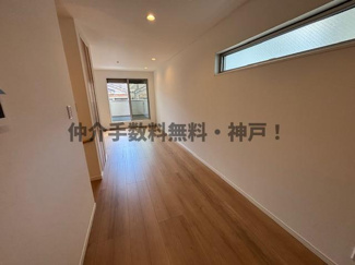 【居間・リビング】 | 神戸市須磨区村雨町6丁目　新築戸建　仲介手数料無料！ | 居間です