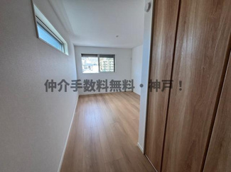 【洋室】 | 神戸市須磨区村雨町6丁目　新築戸建　仲介手数料無料！ | 広々とした洋室です