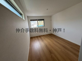 【洋室】 | 神戸市須磨区村雨町6丁目　新築戸建　仲介手数料無料！ | 広々とした洋室です