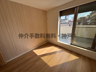 【洋室】 | 神戸市須磨区村雨町6丁目　新築戸建　仲介手数料無料！ | 使い勝手のいい洋室です