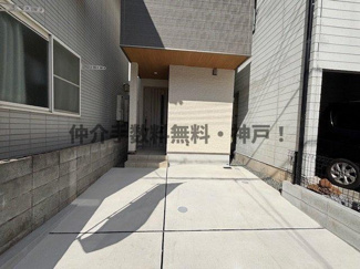 【駐車場】 | 神戸市須磨区村雨町6丁目　新築戸建　仲介手数料無料！ | 駐車場に車を止められます