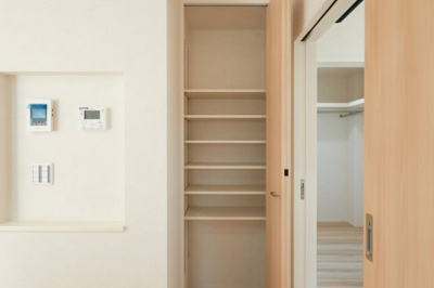 【独立洗面台】 | 鈴鹿市稲生塩屋2丁目《2号棟》 | パントリー