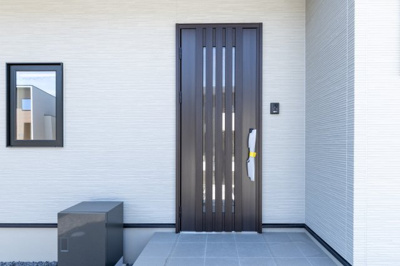 【玄関】 | 鈴鹿市稲生塩屋2丁目《2号棟》