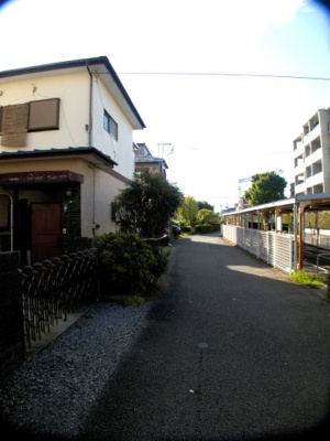 【前面道路含む現地写真】 | 土地　小田急江ノ島線　東林間駅　上鶴間８ | 前面４ｍ