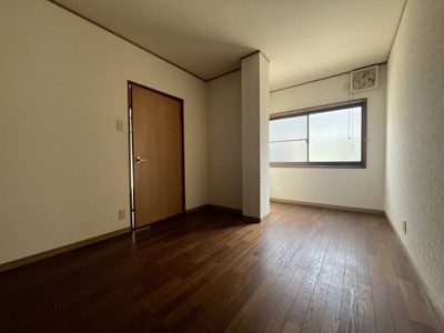 【洋室】 | 第3増田マンション | 落ち着いた色調の洋室です