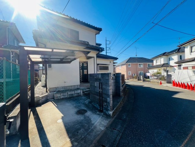 八街ほ　中古戸建の前面道路含む現地写真