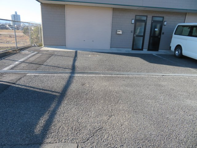 狭山市入間川３丁目の倉庫の駐車場