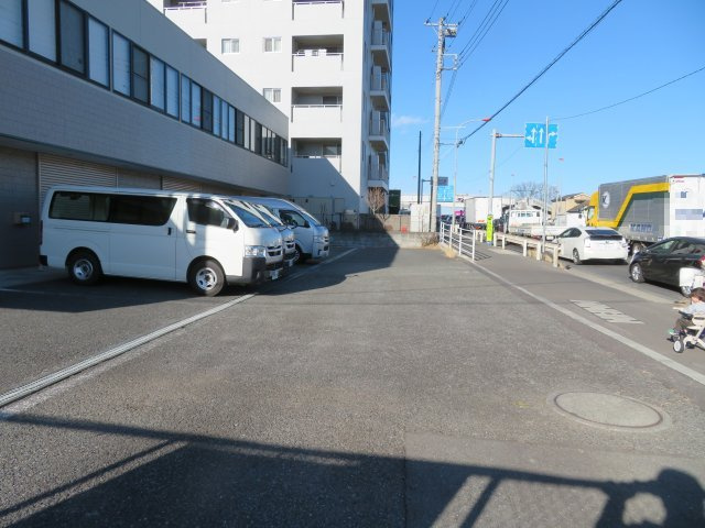 狭山市入間川３丁目の倉庫の駐車場
