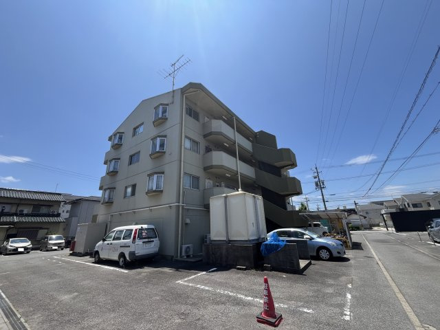 コスモハイツの駐車場