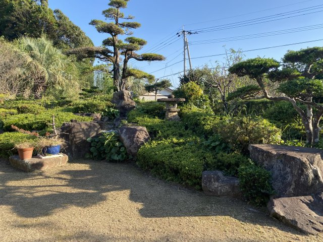 串間市寺里1丁目中古住宅の庭
