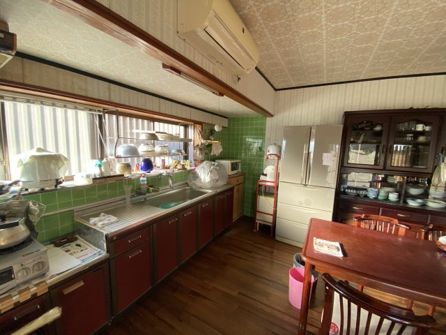 串間市寺里1丁目中古住宅のキッチン