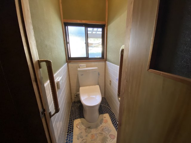 串間市寺里1丁目中古住宅のトイレ