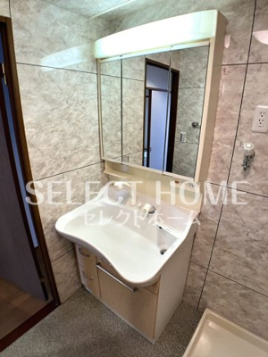 【独立洗面台】 | ユートピア小豆坂壱番館 | 独立洗面化粧台が付いています