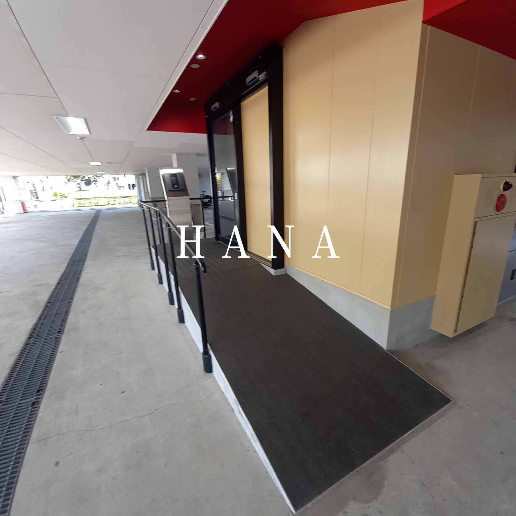 ＣＵＢＥ浦安のエントランス