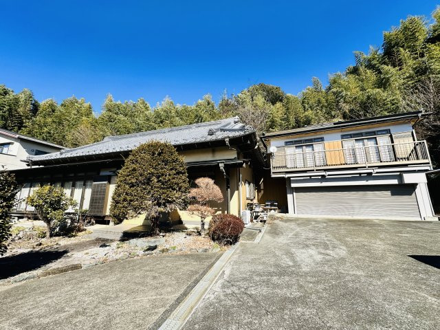 足柄上郡中井町井ノ口　敷地広々和風建築の外観