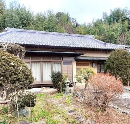 足柄上郡中井町井ノ口　敷地広々和風建築の外観