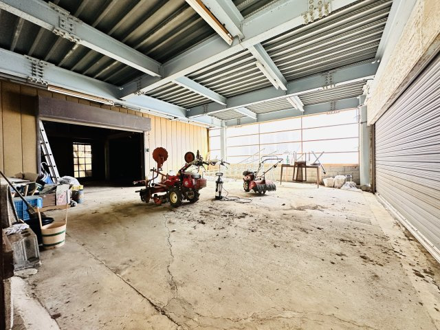 足柄上郡中井町井ノ口　敷地広々和風建築の駐車場