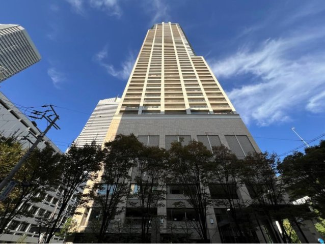クロスタワー大阪ベイの外観