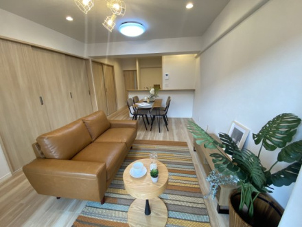 コトーハイツ伏見稲荷A棟の居間・リビング