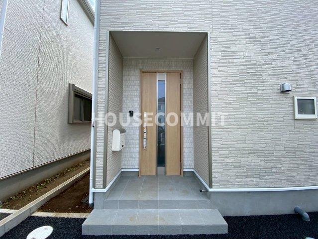 本三里塚第４　新築戸建て　２１号棟のエントランス