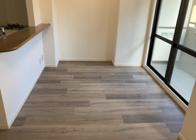 【ダイニング】 | サーパス上溝第２ | ダイニングは、食事や家族の団らんスペースとしてだけではなく、ほかの用途としても使用することができます。ダイニングテーブルを置き、食事のためのスペースを作ることでリビングとの差別化を図ることができます。