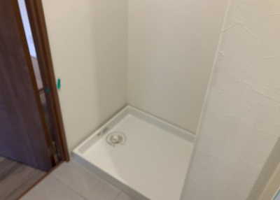 【ランドリースペース】 | サーパス上溝第２ | ランドリースペースも気になります。洗濯機置場があり「洗う、干す、取り込む、アイロンがけ、たたむ」など、洗濯に関する家事をするための空間です。広さや収納など付帯設備も含めて、詳細は現地でご確認ください。