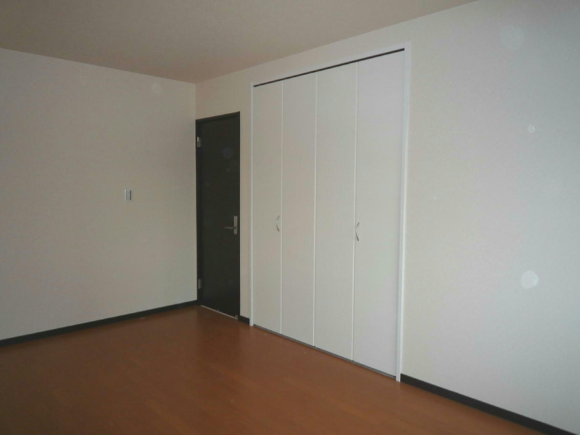 岸和田市作才町のアパートの居間・リビング|ゆったりとしたリビングです