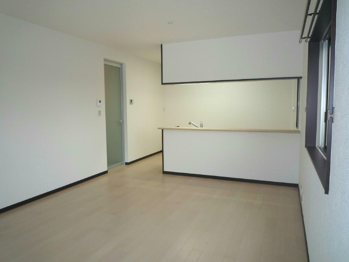 岸和田市作才町のアパートの居間・リビング|ゆったり過ごせる居間です