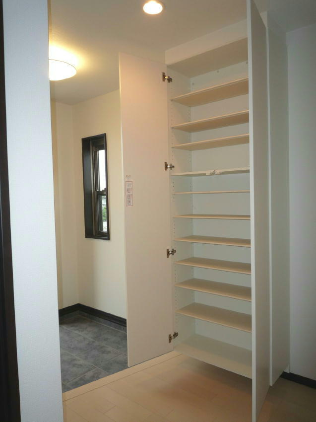 岸和田市作才町のアパートの内装|明るい色調の室内です