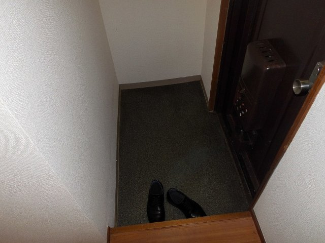 シャトー朝霧の玄関