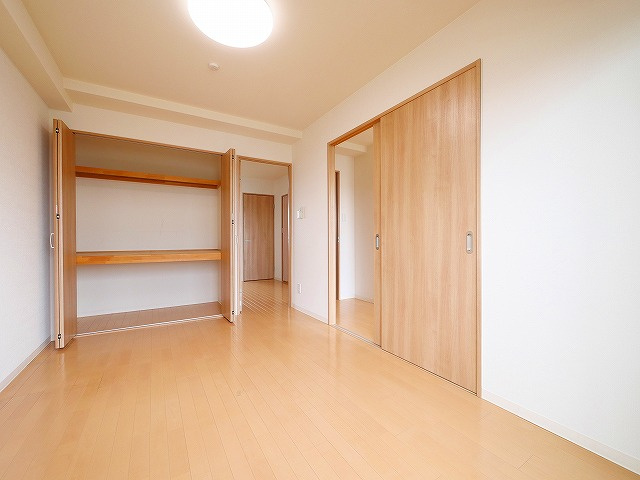 マンション南京終の寝室|使い勝手のいい寝室です