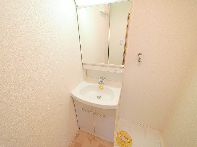 マンション南京終の洗面所|脱衣スペースもあります