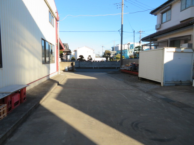 越谷市大字増森の倉庫の周辺