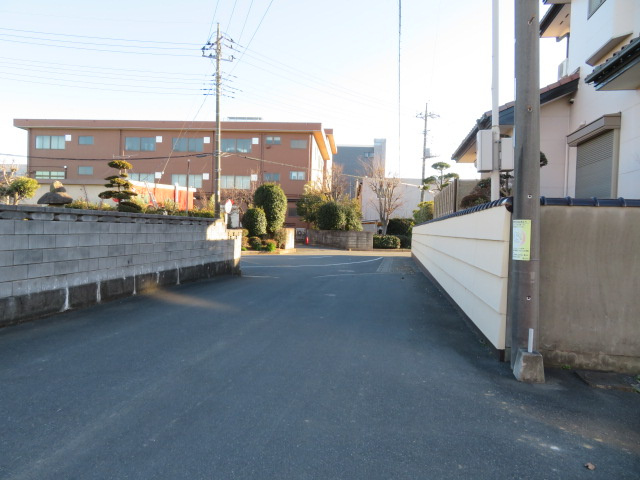 越谷市大字増森の倉庫の周辺