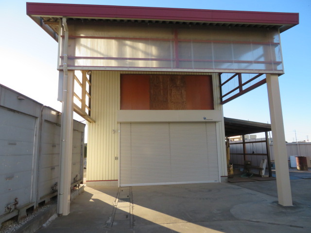 越谷市大字増森の倉庫の外観