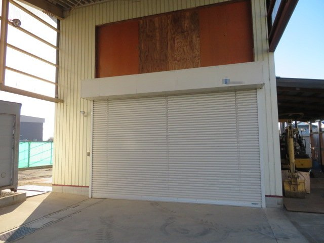 越谷市大字増森の倉庫の外観