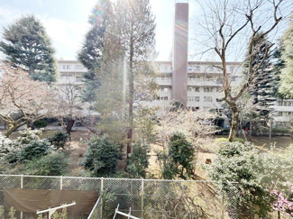 【展望】 | 眼前に広がる空の雄大さと、このお部屋の自慢の一つである「眺望」をご覧ください。毎日、この景色を独り占めできる新生活に夢が広がります。～即日のご見学可能～　お問合せはお気軽にどうぞ。
