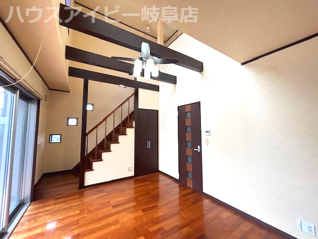 【居間・リビング】の画像