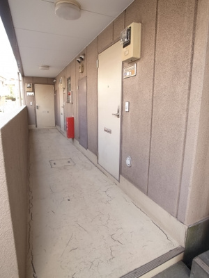 【エントランス】 | 本山マンション | 玄関先が広いので、お引越しも楽々♪