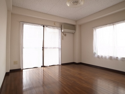 【居間・リビング】 | 本山マンション | ２面採光！