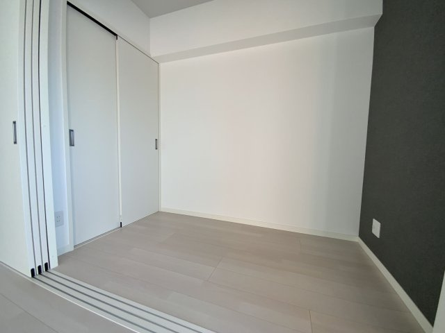 【洋室】 | MODERN PALAZZO 箱崎駅前 | 別号室の写真になります。現況優先。