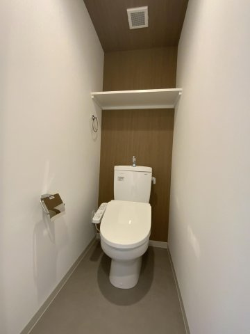 【トイレ】 | MODERN PALAZZO 箱崎駅前 | 別号室の写真になります。現況優先。