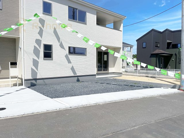 水戸市見川第14　新築戸建て　1号棟の駐車場|カースペースは3台完備。ゲスト用のスペースも確保できますね♪