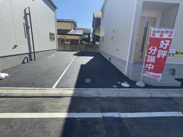 松戸市六高台６丁目新築戸建【六実小学校：9分】の駐車場|1号棟駐車スペース・縦列２台駐車可