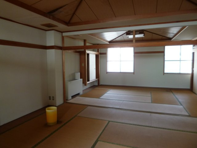 呉市広小坪売り家の和室|柔らかい畳が心地よい和室