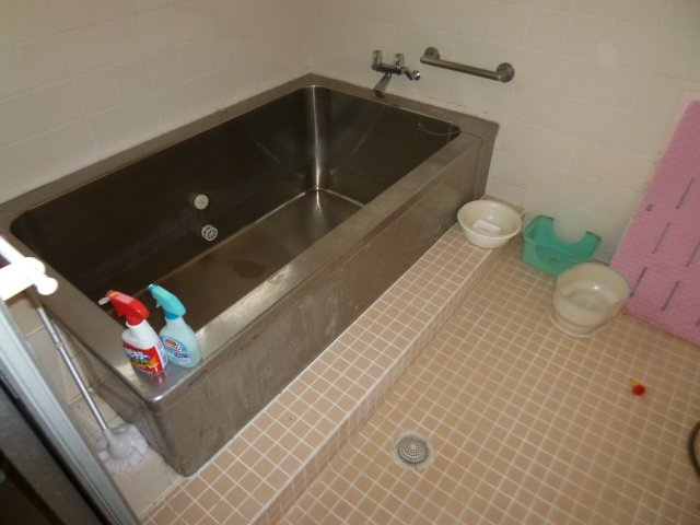 呉市広小坪売り家の浴室|日々の疲れを癒すお風呂付です