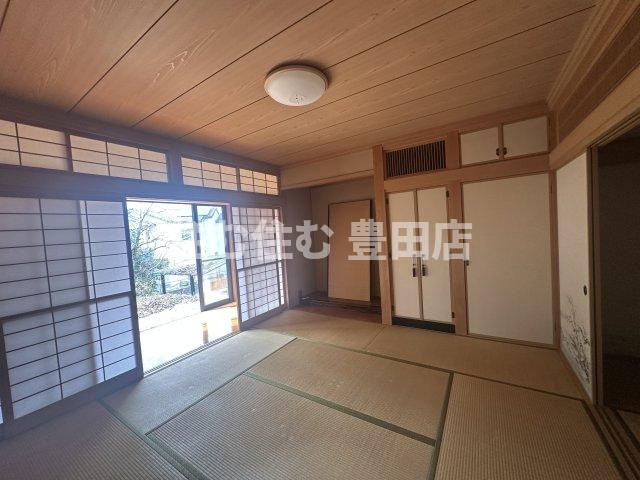 みよし莇生貸家のロビー